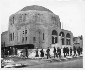 A photo of Hartford Jews attending temple at the Beth Israel Synagogue in West Hartford, circa 1950